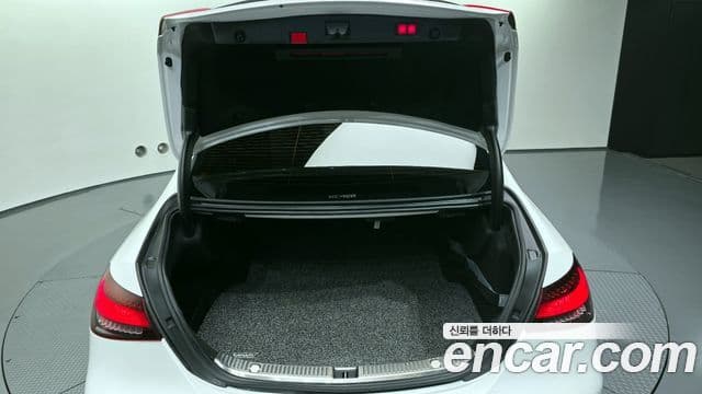 Mercedes-Benz E-Class 2021 — ფოტო 19/19