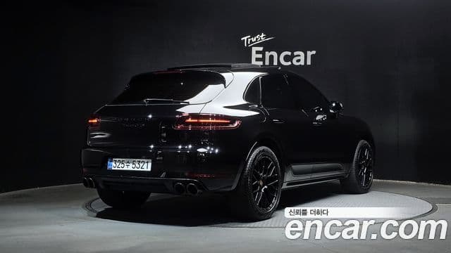 Porsche Macan 2018 — Фото 2/20