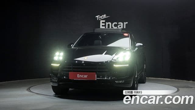 Porsche Macan 2018 — Фото 3/20