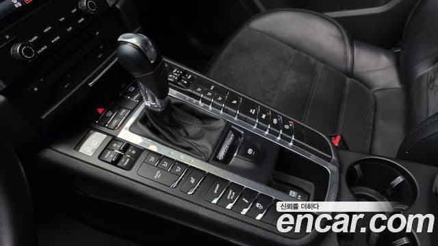 Porsche Macan 2018 — Фото 9/20