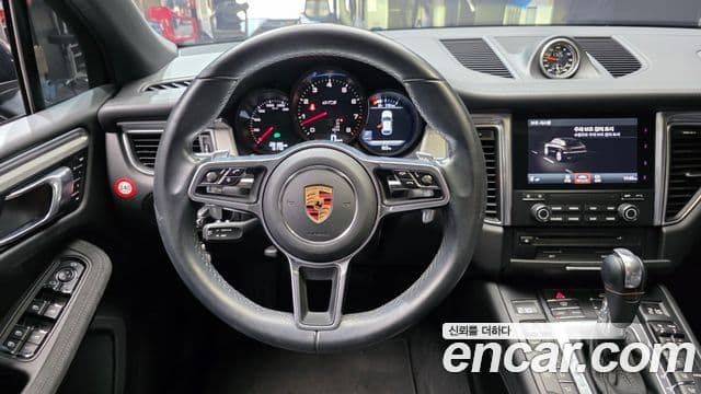 Porsche Macan 2018 — Фото 13/20