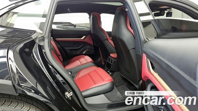 Porsche Taycan 2024 — Şəkil 8/20