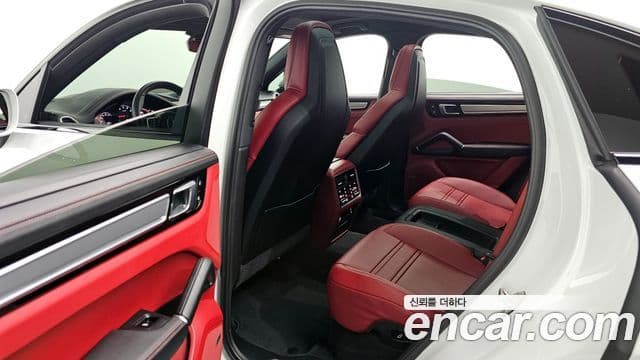 Porsche Cayenne 2023 — фото 12 из 20