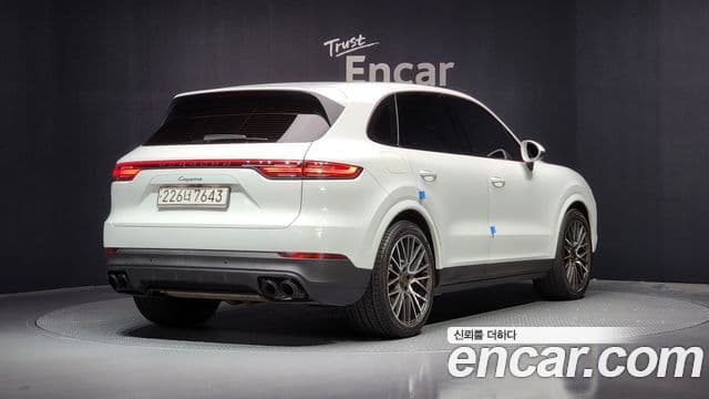 Porsche Cayenne 2020 — ფოტო 2/20