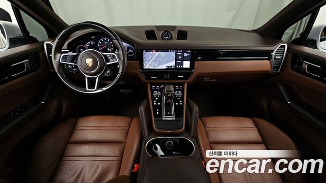 Porsche Cayenne 2020 — ფოტო 7/20
