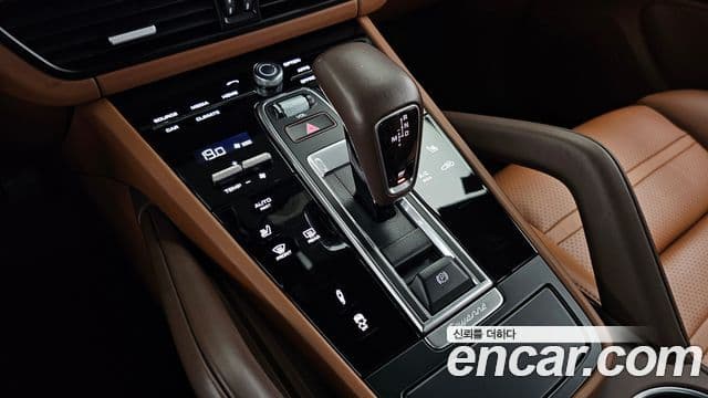 Porsche Cayenne 2020 — ფოტო 9/20