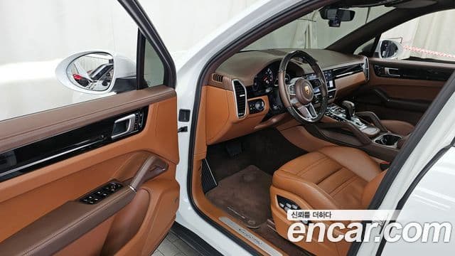 Porsche Cayenne 2020 — ფოტო 10/20
