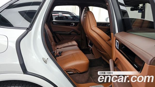 Porsche Cayenne 2020 — ფოტო 12/20