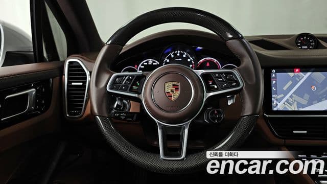Porsche Cayenne 2020 — ფოტო 13/20