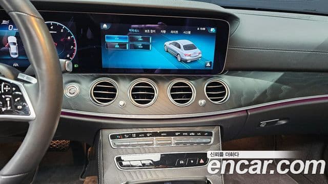 Mercedes-Benz E-Class 2022 — фото 15 из 20