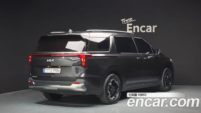 Kia Carnival 2023 — ფოტო 2/20