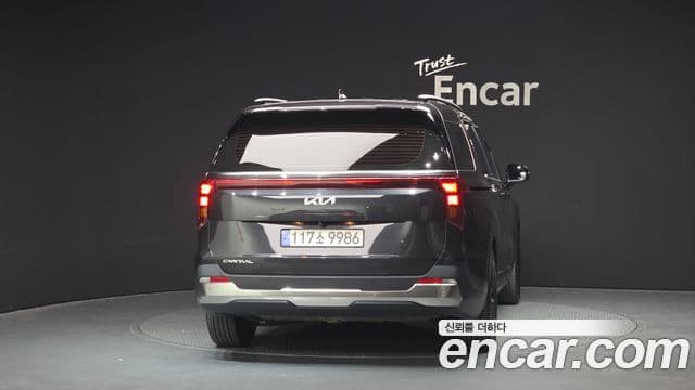 Kia Carnival 2023 — ფოტო 4/20