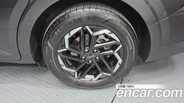 Kia Carnival 2023 — ფოტო 5/20