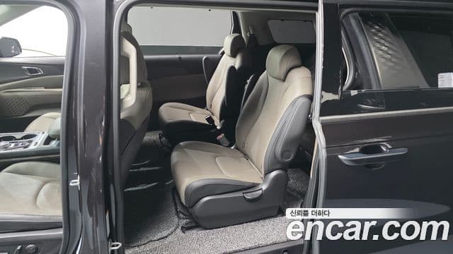 Kia Carnival 2023 — ფოტო 12/20