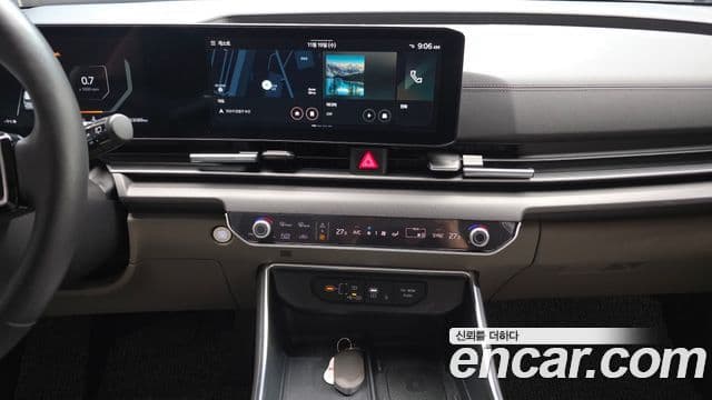 Kia Carnival 2023 — Şəkil 17/20