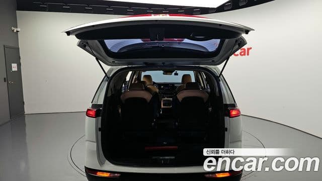 Kia Carnival 2023 — Фото 20/20
