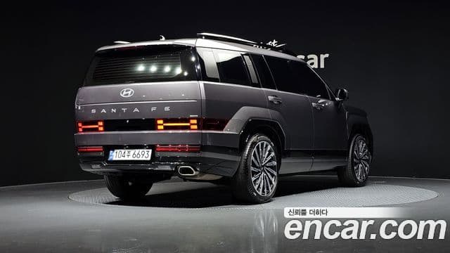 Hyundai Santa Fe 2023 — Фото 2/20