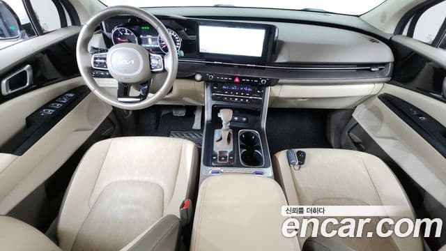 Kia Carnival 2022 — фото 7 из 20