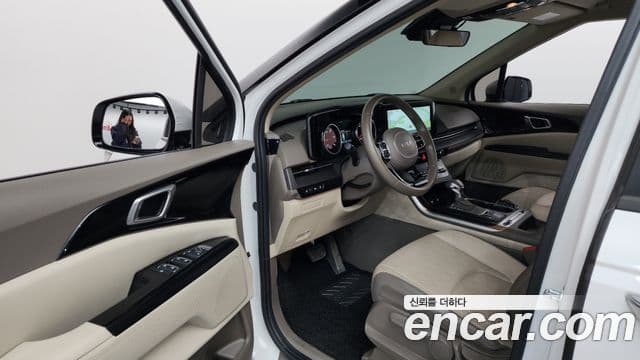 Kia Carnival 2022 — фото 10 из 20