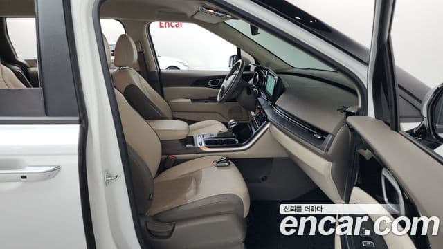 Kia Carnival 2022 — фото 11 из 20