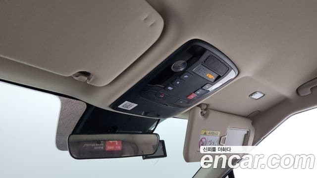 Kia Carnival 2022 — фото 17 из 20