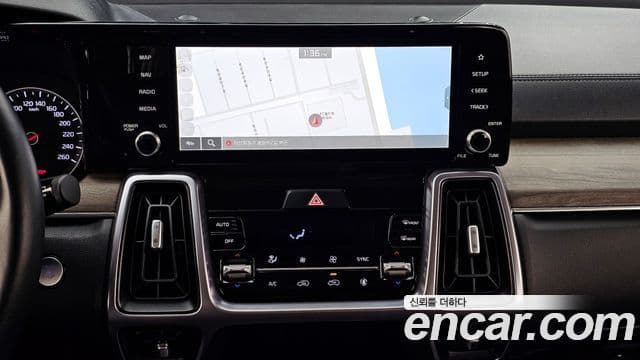 Kia Sorento 2022 — ფოტო 14/20