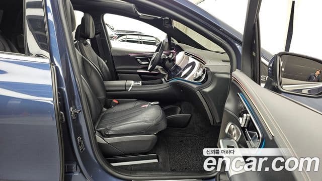 Mercedes-Benz EQE SUV 2023 — Şəkil 12/20