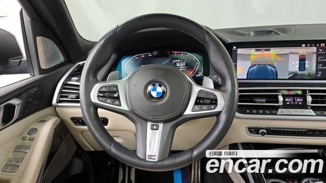 BMW X7 2021 — ფოტო 13/20