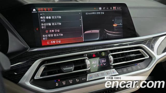 BMW X7 2021 — ფოტო 16/20