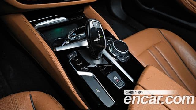 BMW 5 Series 2019 — Şəkil 9/20