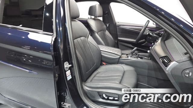 BMW 5 Series 2023 — ფოტო 10/20
