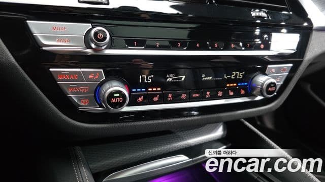 BMW 5 Series 2023 — ფოტო 16/20