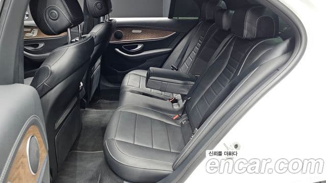 Mercedes-Benz E-Class 2023 — Şəkil 12/20