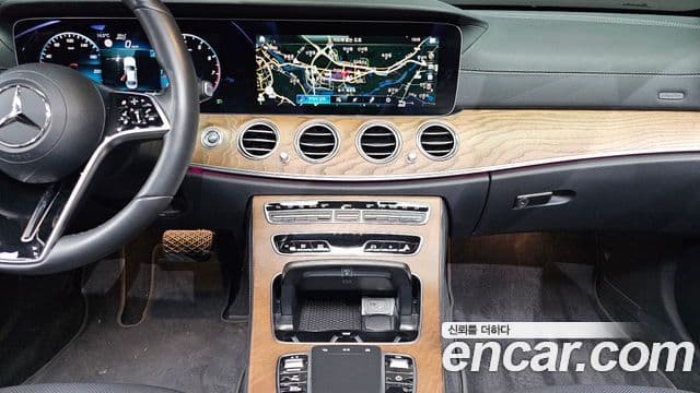 Mercedes-Benz E-Class 2023 — фото 14 из 20