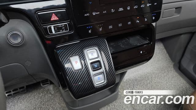 Hyundai Staria 2022 — ფოტო 3/20