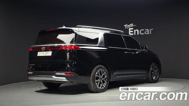 Kia Carnival 2020 — ფოტო 2/20