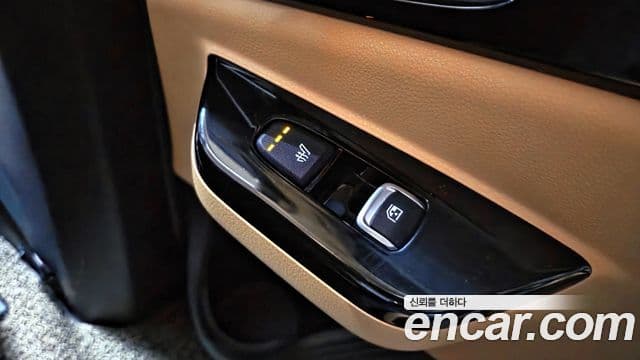 Kia Carnival 2020 — ფოტო 19/20