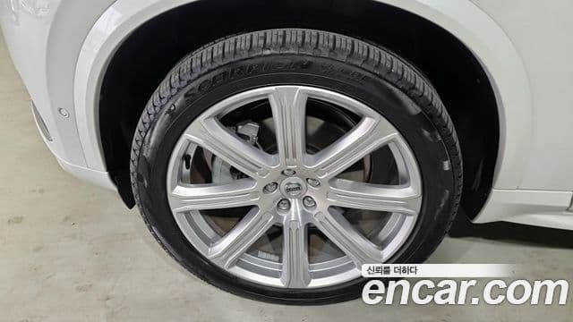 Volvo XC90 2023 — ფოტო 5/17