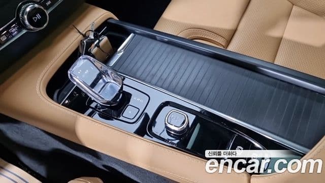 Volvo XC90 2023 — ფოტო 9/17