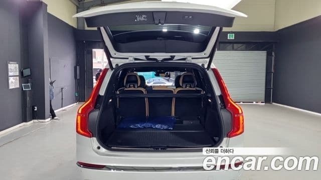 Volvo XC90 2023 — ფოტო 17/17
