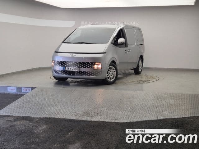 Hyundai Staria 2023 — ფოტო 9/20