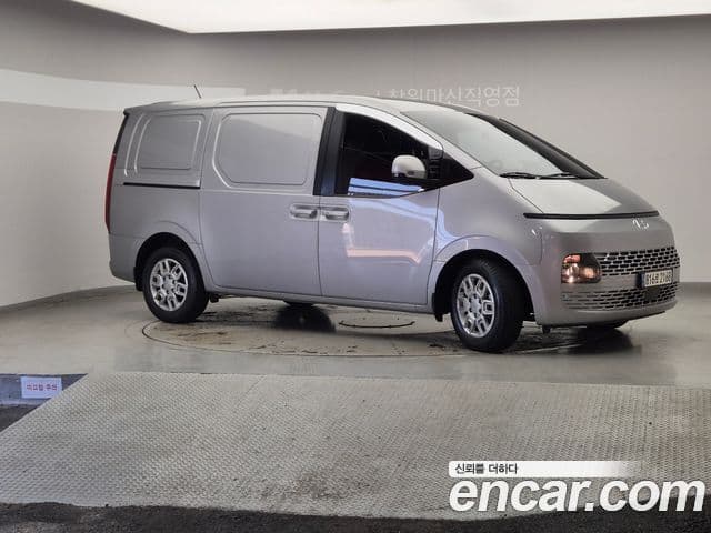 Hyundai Staria 2023 — ფოტო 3/20
