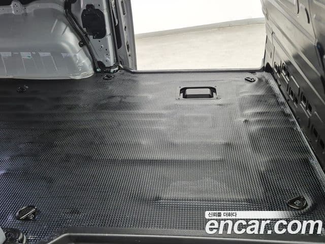 Hyundai Staria 2023 — ფოტო 6/20