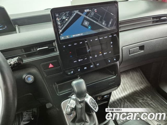 Hyundai Staria 2023 — ფოტო 13/20
