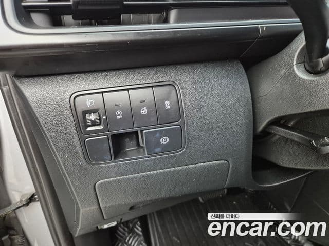 Hyundai Staria 2023 — ფოტო 16/20