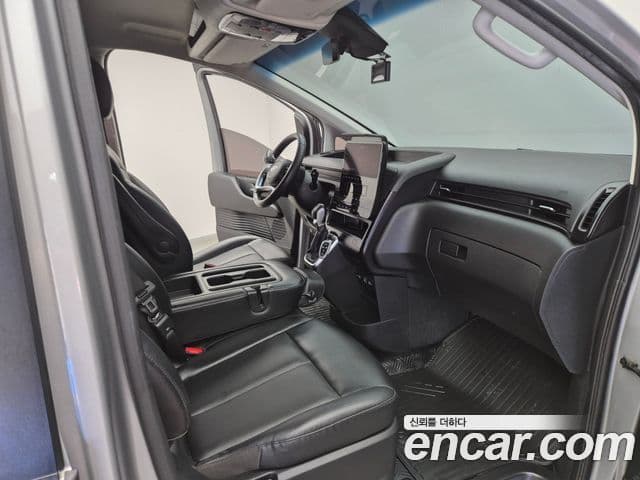 Hyundai Staria 2023 — ფოტო 18/20