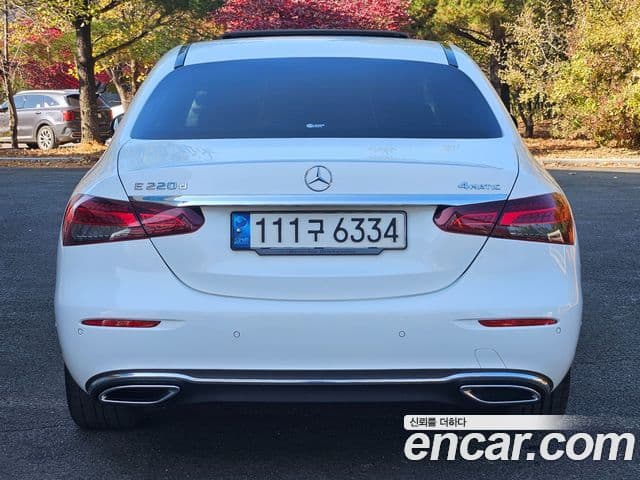 Mercedes-Benz E-Class 2022 — ფოტო 3/20