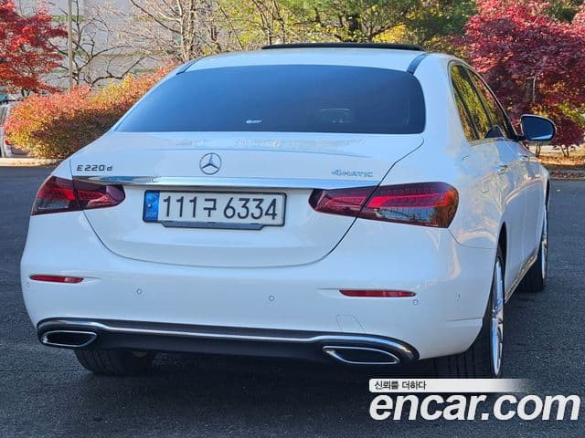 Mercedes-Benz E-Class 2022 — ფოტო 4/20