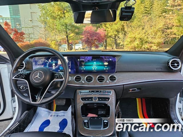 Mercedes-Benz E-Class 2022 — ფოტო 9/20
