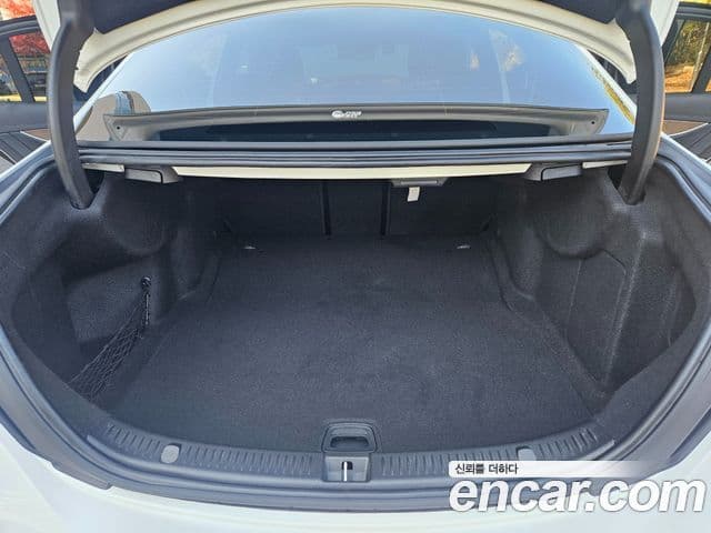 Mercedes-Benz E-Class 2022 — ფოტო 14/20